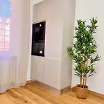 Apartment Lolus House Rom